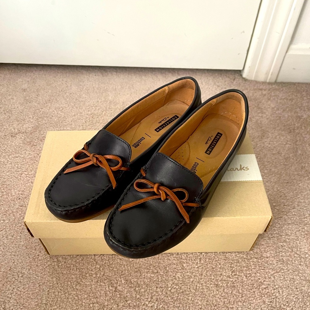 Clarks Navy Leather Mocassins